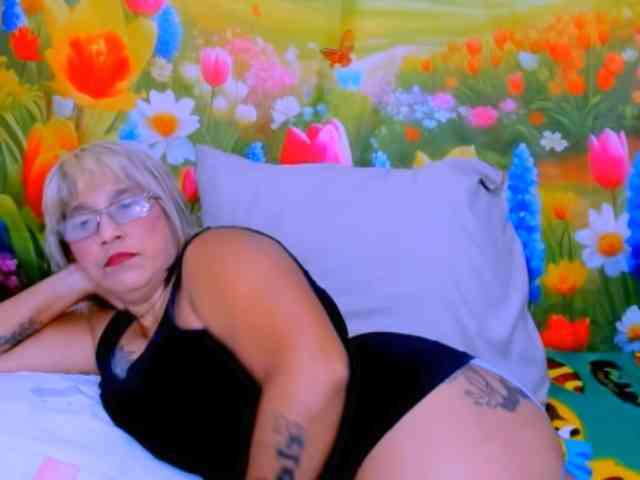 indianroxy webcam
