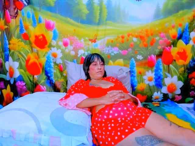 indianroxy webcam