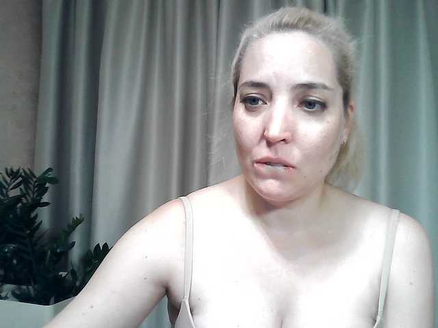 mariska-kiska live cam on BongaCams
