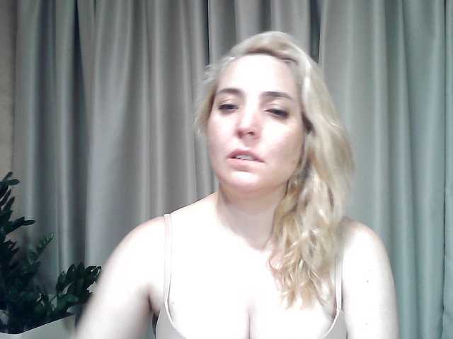 mariska-kiska live cam on BongaCams