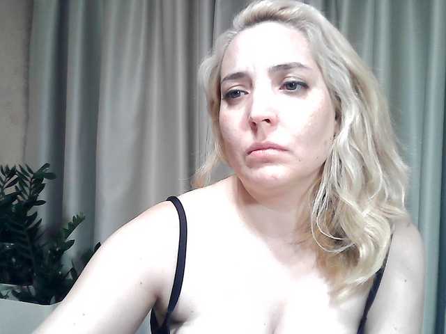 mariska-kiska live cam on BongaCams