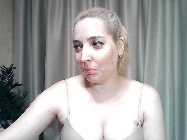 mariska-kiska live cam on BongaCams