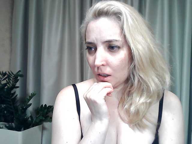 mariska-kiska live cam on BongaCams
