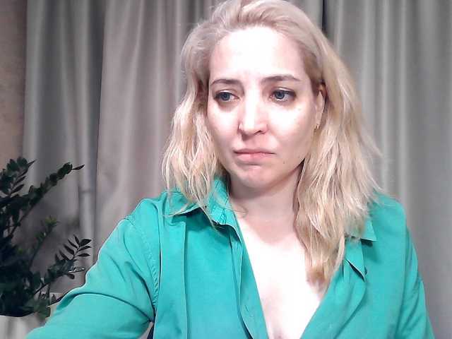 mariska-kiska live cam on BongaCams