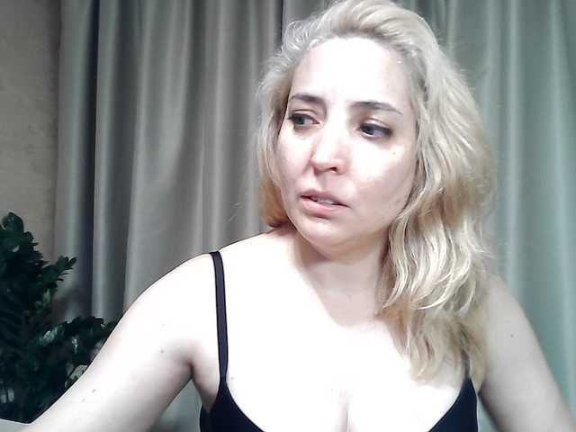 mariska-kiska live cam on BongaCams