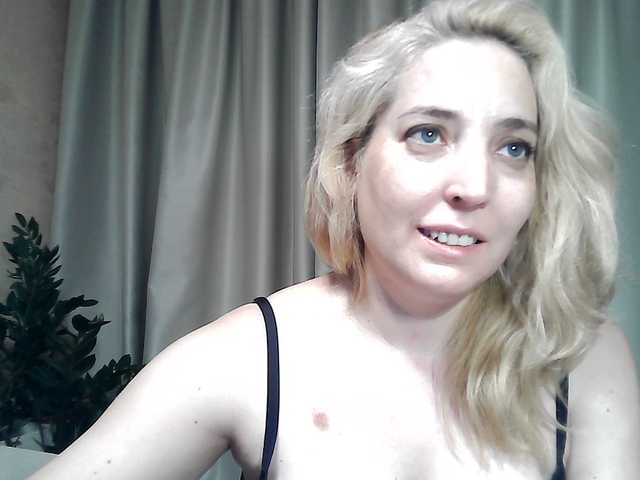 mariska-kiska live cam on BongaCams