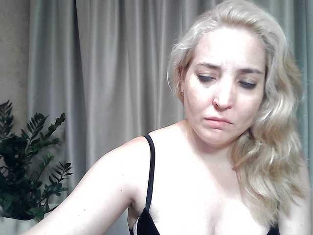 mariska-kiska live cam on BongaCams