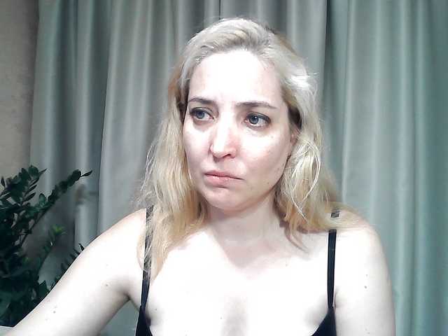 mariska-kiska live cam on BongaCams