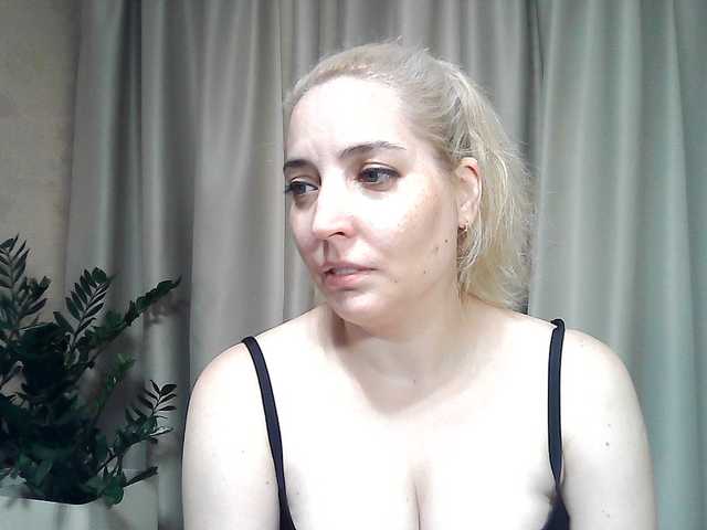 mariska-kiska live cam on BongaCams