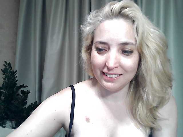 mariska-kiska live cam on BongaCams