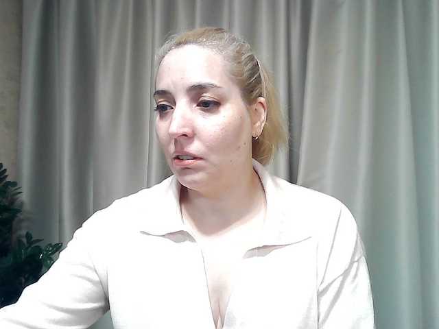 mariska-kiska's BongaCams show and profile