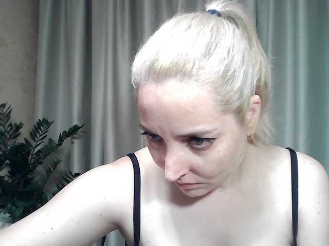 mariska-kiska live cam on BongaCams