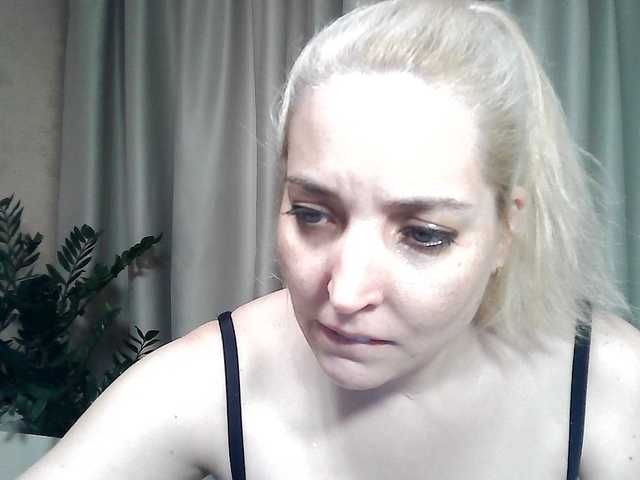 mariska-kiska live cam on BongaCams