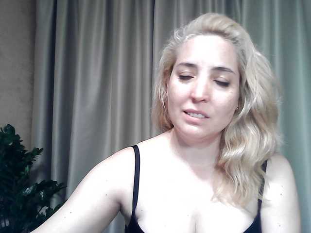 mariska-kiska live cam on BongaCams