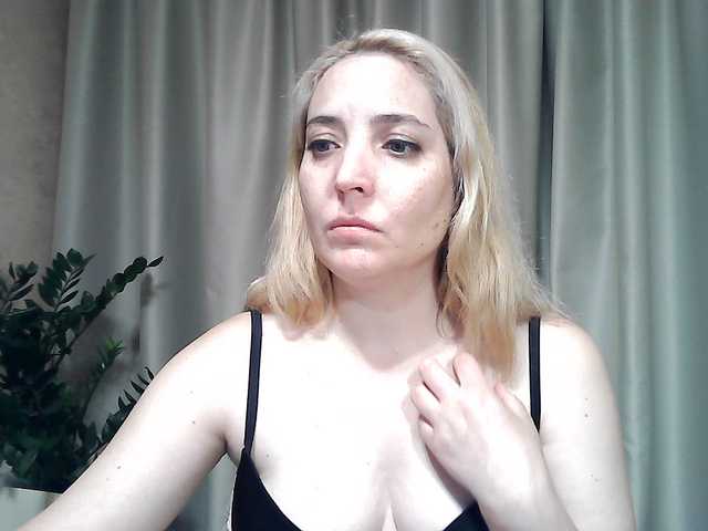mariska-kiska live cam on BongaCams