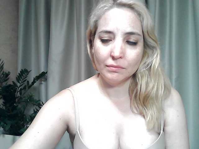 mariska-kiska live cam on BongaCams