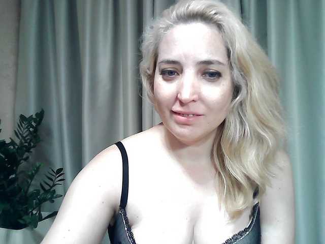 mariska-kiska live cam on BongaCams