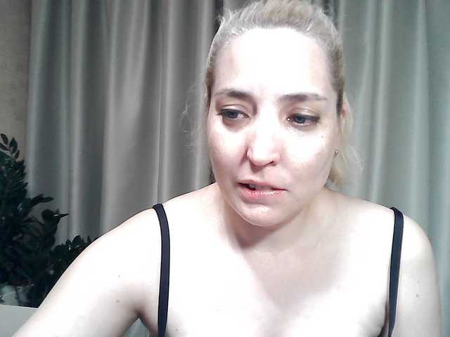 mariska-kiska live cam on BongaCams