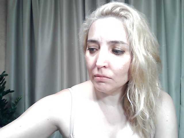 mariska-kiska live cam on BongaCams