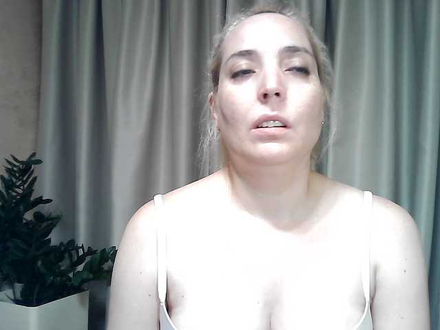 mariska-kiska live cam on BongaCams