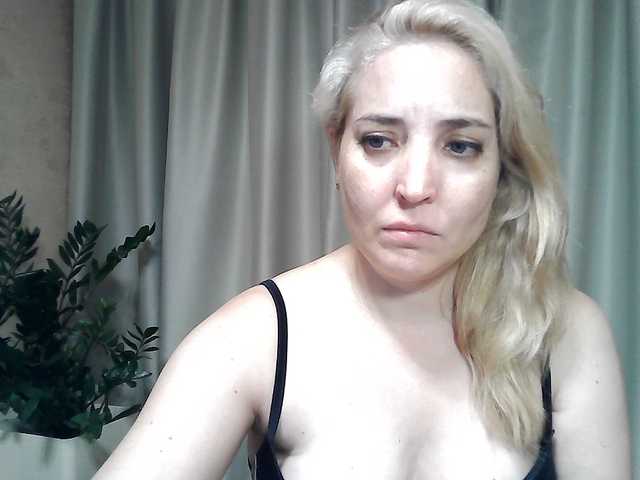 mariska-kiska live cam on BongaCams