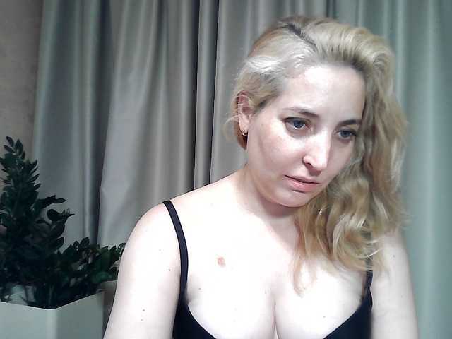 mariska-kiska live cam on BongaCams