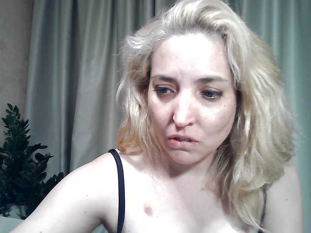mariska-kiska live cam on BongaCams