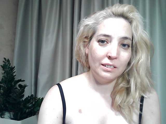mariska-kiska live cam on BongaCams