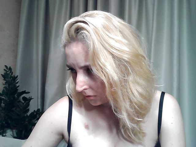 mariska-kiska live cam on BongaCams