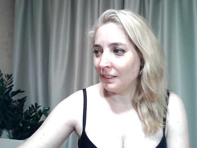 mariska-kiska live cam on BongaCams