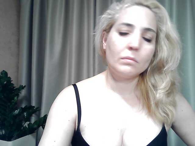 mariska-kiska live cam on BongaCams