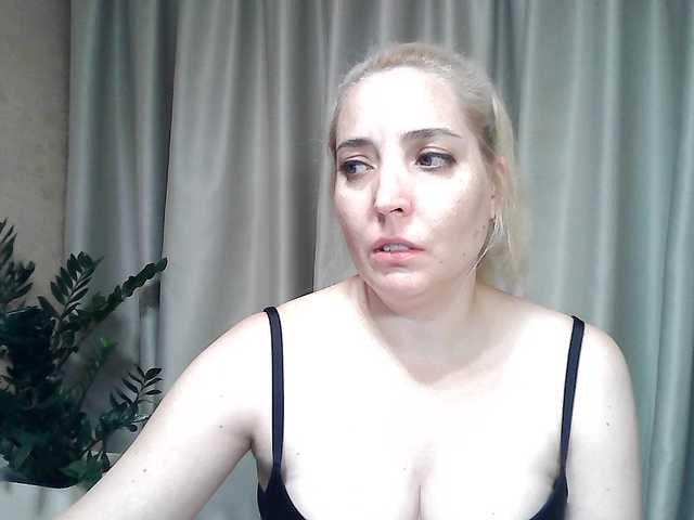 mariska-kiska live cam on BongaCams