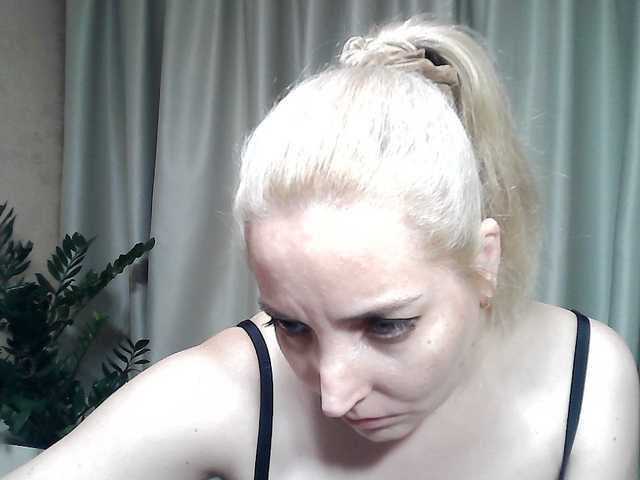 mariska-kiska live cam on BongaCams
