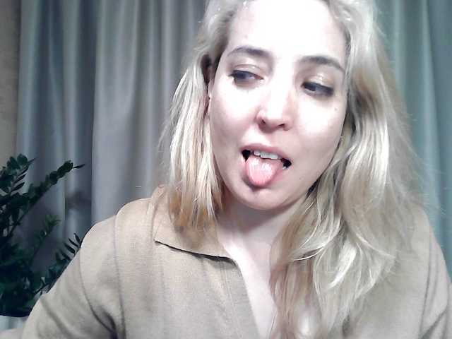 mariska-kiska live cam on BongaCams