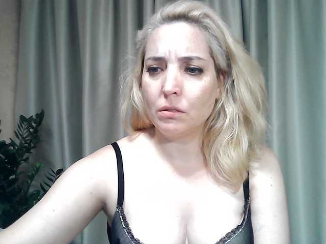 mariska-kiska live cam on BongaCams
