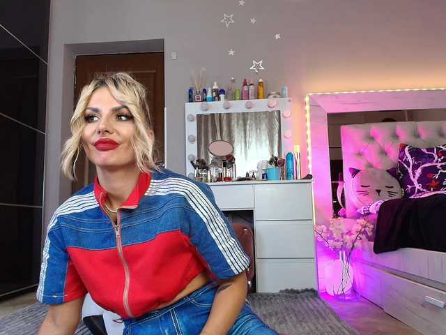 Allesya23 live cam on BongaCams