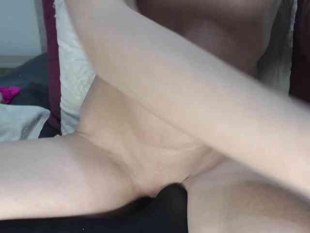 JulieSquirts webcam