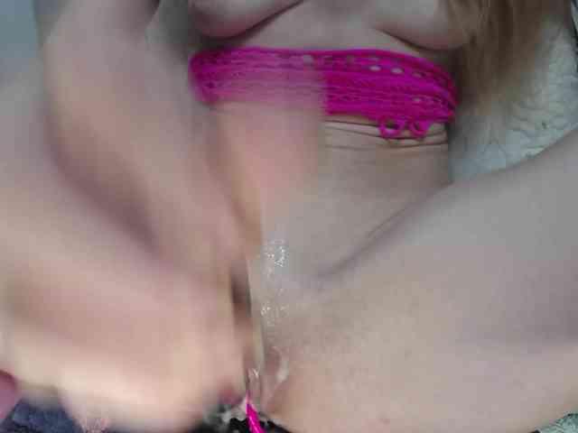 JulieSquirts webcam