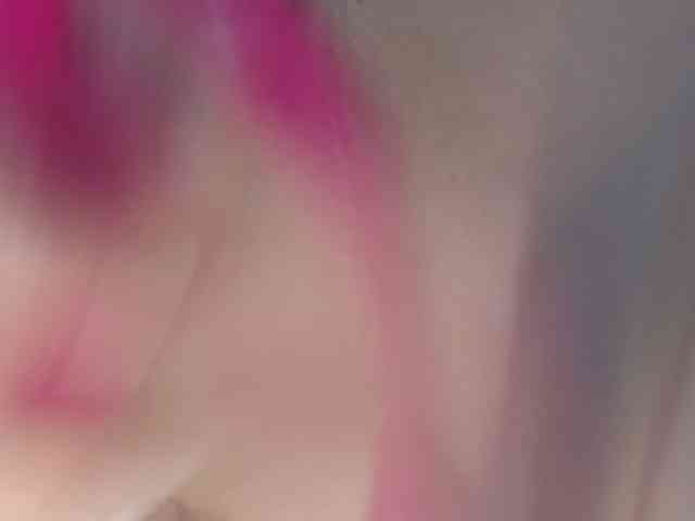 JulieSquirts webcam