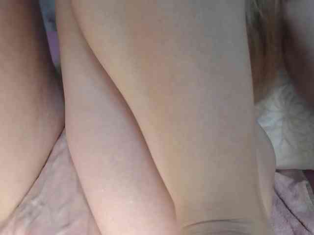 JulieSquirts webcam