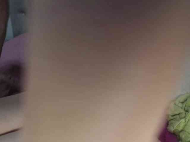 JulieSquirts webcam