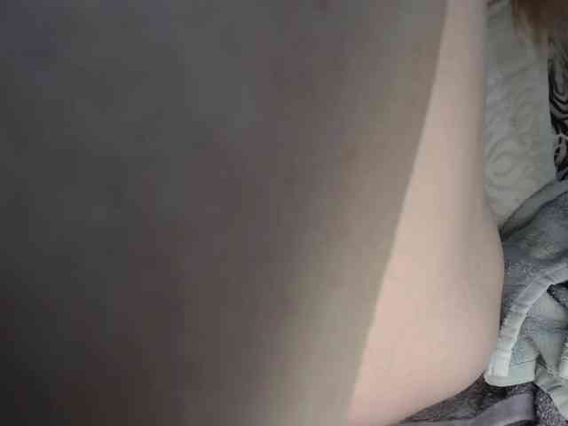 JulieSquirts webcam