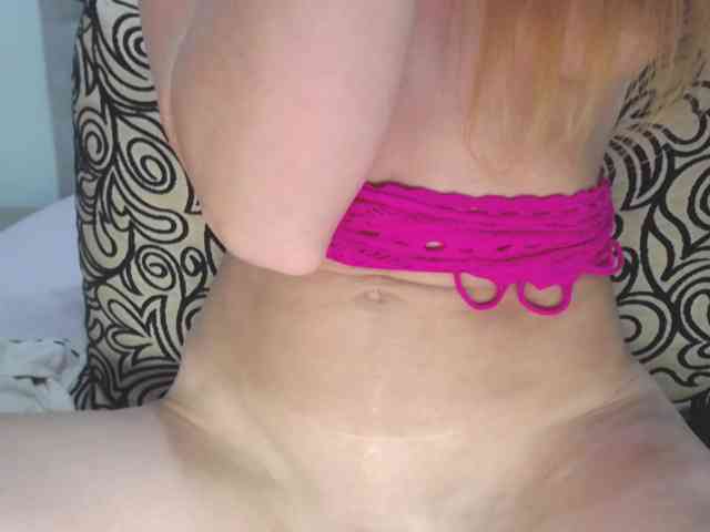 JulieSquirts webcam
