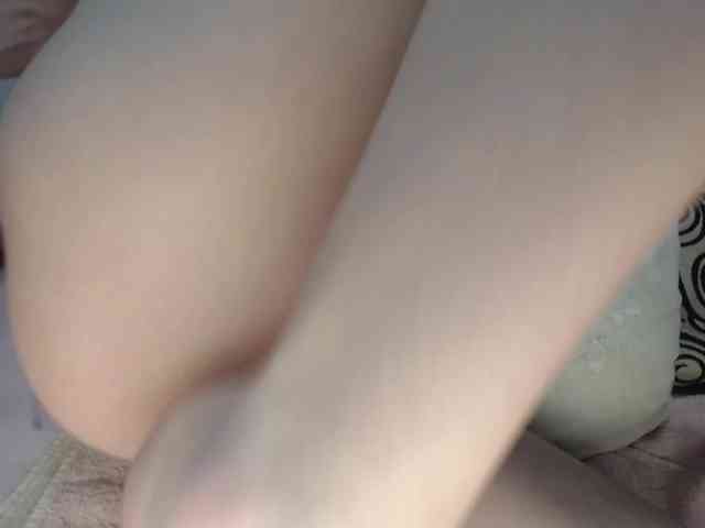 JulieSquirts webcam