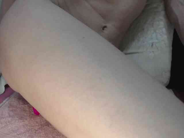 JulieSquirts webcam