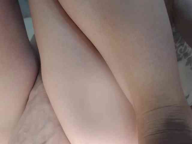 JulieSquirts webcam