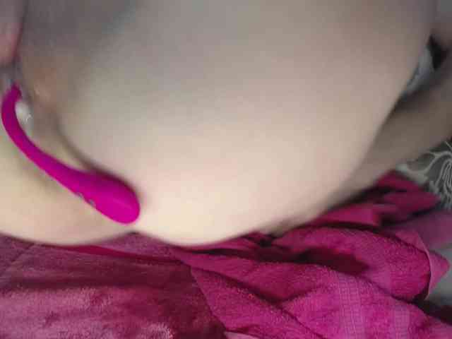 JulieSquirts webcam