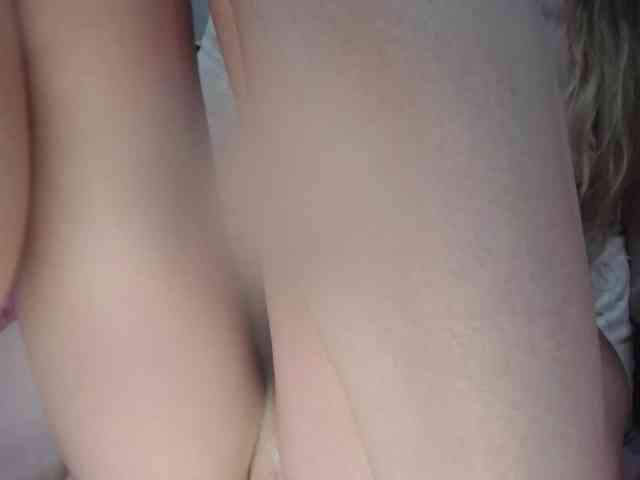 JulieSquirts webcam