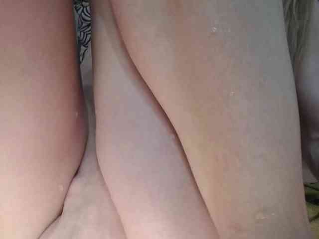 JulieSquirts webcam