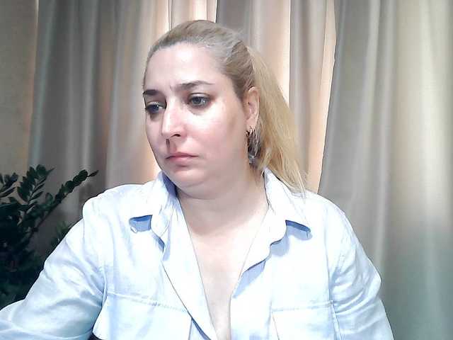 KickaIricka live cam preview